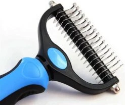 Professionele Ondervacht Kam Voor Hond En Kat S – Hondenborstel – Kattenborstel - Hondenkam –Anti Klit - Haarverwijderaar Voor Huisdieren - Pijnloos - Huisdiervriendelijk – Klittenkam - Voorkomt Haaruitval - Kleine Variant- Black Friday - Sinterklaas 11 Professionele Ondervacht Kam Voor Hond En Kat S – Hondenborstel – Kattenborstel - Hondenkam –Anti Klit - Haarverwijderaar Voor Huisdieren - Pijnloos - Huisdiervriendelijk – Klittenkam - Voorkomt Haaruitval - Kleine Variant- Black Friday - Sinterklaas -Honden Benodigdheden Verkoop 1200x1012 3