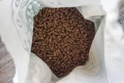 WOOOF Eend 18KG - Geperst Hondenvoer - Hypoallergeen Hondenvoer - Geperste Hondenbrokken - Droogvoer 14 WOOOF Eend 18KG - Geperst Hondenvoer - Hypoallergeen Hondenvoer - Geperste Hondenbrokken - Droogvoer -Honden Benodigdheden Verkoop 1200x800