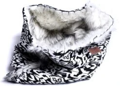 Dogs&Co Honden Slaapzak Ethnic 70x50cm Zwart/wit - Hondenslaapzak - Kattenslaapzak - Geschikt Voor Honden Of Katten T/m 10KG -Honden Benodigdheden Verkoop 1200x862 2