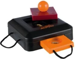 Trixie Dogtoy Dog Activity Strategy Game Gamble Box - Piepend Speelgoed - 15cm X 15cm X 9cm - Zwart/rood/oranje -Honden Benodigdheden Verkoop 1200x949
