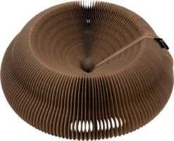 District 70 MAZE 3-in-1 Opvouwbare Kartonnen Kattenmand - Inclusief Catnip Balletje - Voor Slapen, Spelen En Krabben! -Honden Benodigdheden Verkoop 1200x973 2