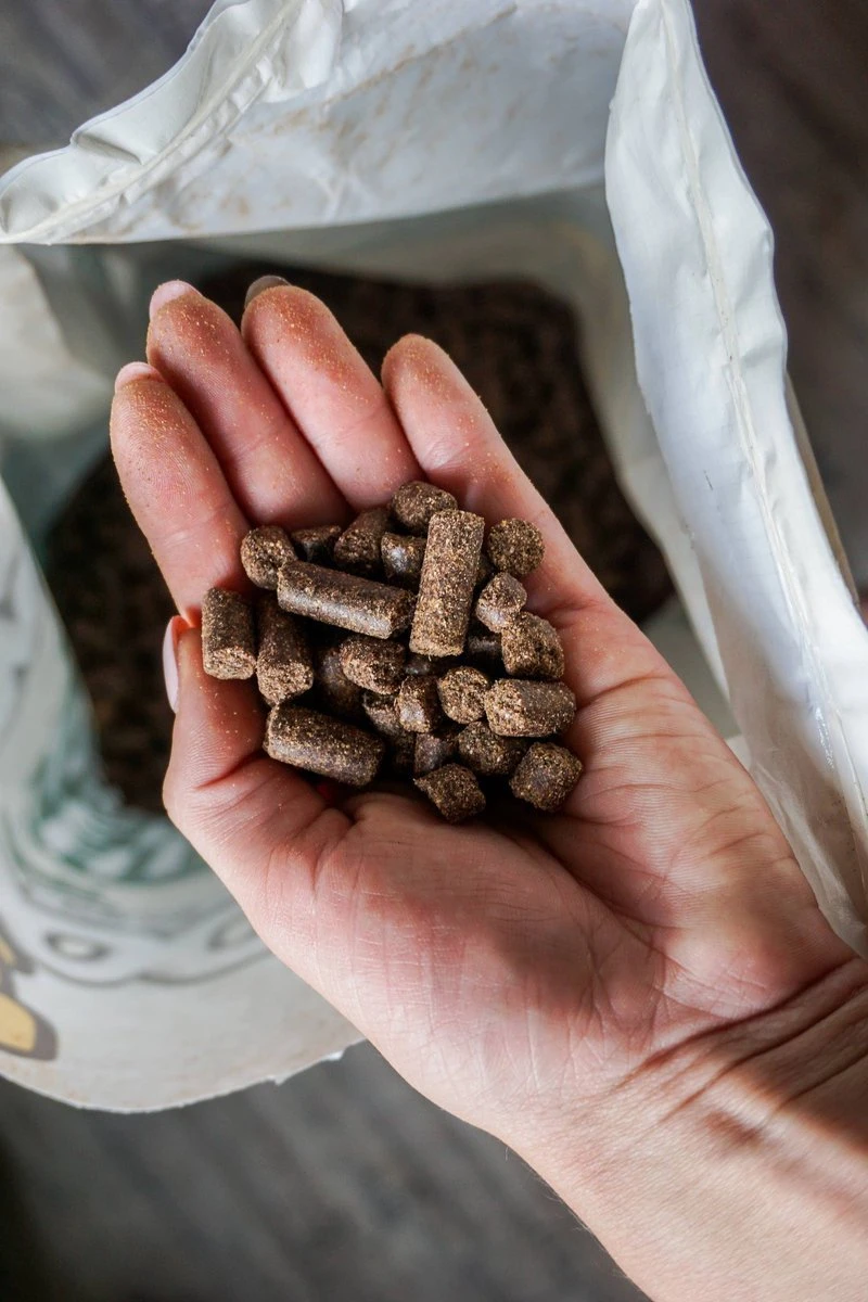 WOOOF Eend 18KG - Geperst Hondenvoer - Hypoallergeen Hondenvoer - Geperste Hondenbrokken - Droogvoer 4 WOOOF Eend 18KG - Geperst Hondenvoer - Hypoallergeen Hondenvoer - Geperste Hondenbrokken - Droogvoer - Afbeelding 2