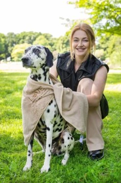 Pepets© – Hondenhanddoek – Honden Handdoek – Microvezel Handdoek – Handdoek Hond – Hondendeken – Droogdoek Hond – Dierendeken – Absorberend – 100*50CM - Beige - GRATIS Zonnebril 16 Pepets© – Hondenhanddoek – Honden Handdoek – Microvezel Handdoek – Handdoek Hond – Hondendeken – Droogdoek Hond – Dierendeken – Absorberend – 100*50CM - Beige - GRATIS Zonnebril -Honden Benodigdheden Verkoop 800x1200 7